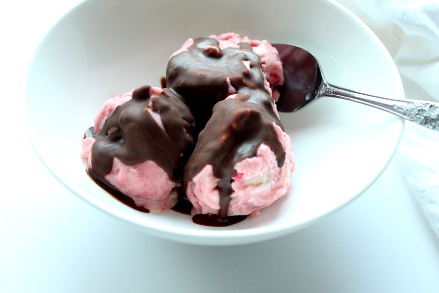 Dark Chocolate Raspberry Nice Cream.(vegan)